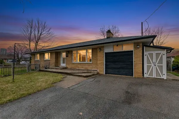 25 Lesbury AVE, Brampton, ON L6W 3A2