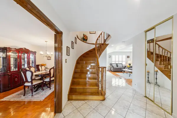 247 Vodden ST W, Brampton, ON L6X 2X7