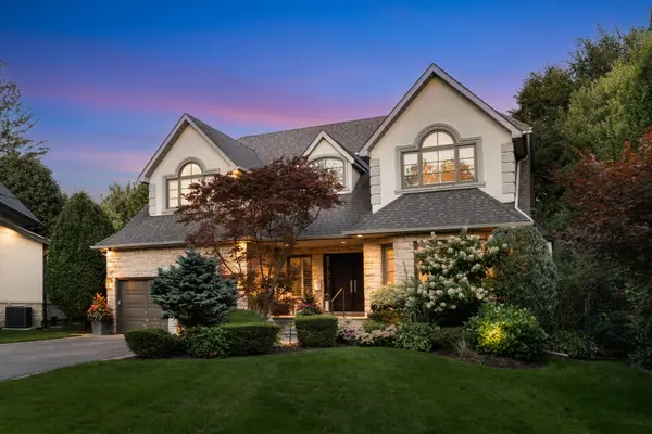 17 Rockingham DR, Toronto W08, ON M9A 1P2