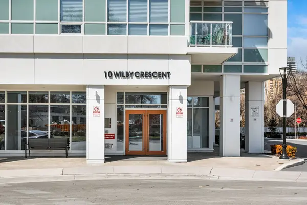10 Wilby CRES #1102, Toronto W04, ON M9N 0B6