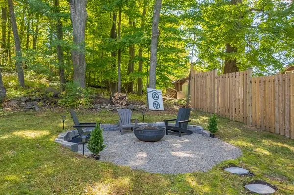 1 Maplecrest CT, Huntsville, ON P1H 1G2