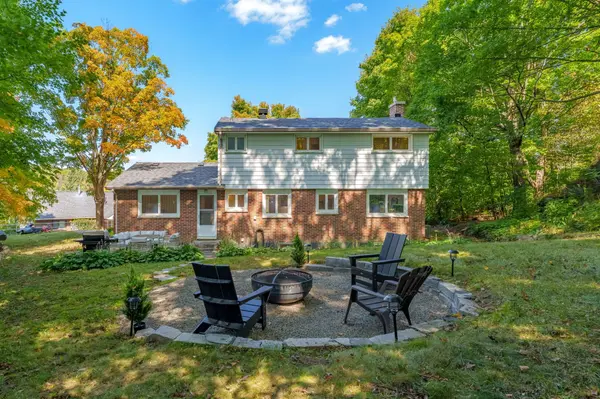 1 Maplecrest CT, Huntsville, ON P1H 1G2