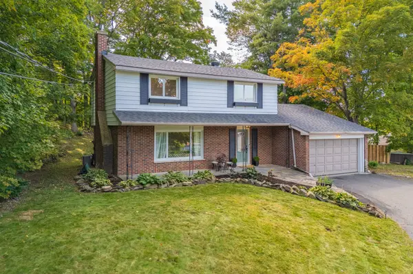 1 Maplecrest CT, Huntsville, ON P1H 1G2