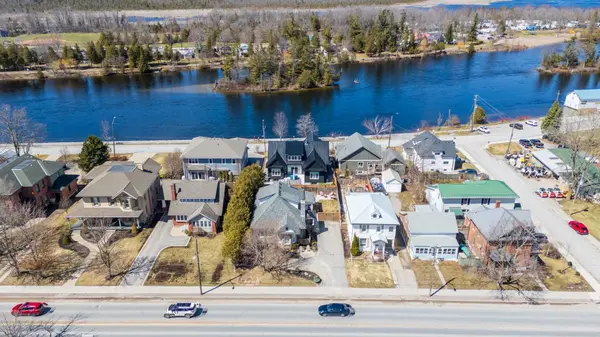 82 Queen ST, Selwyn, ON K0L 2H0