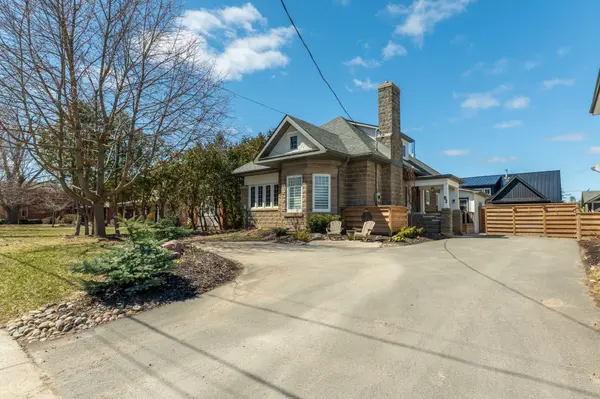 82 Queen ST, Selwyn, ON K0L 2H0