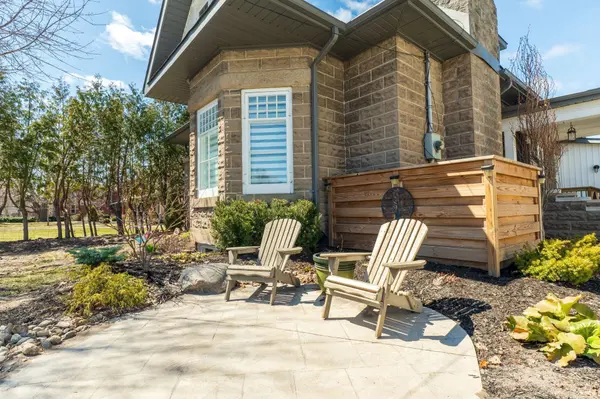 82 Queen ST, Selwyn, ON K0L 2H0