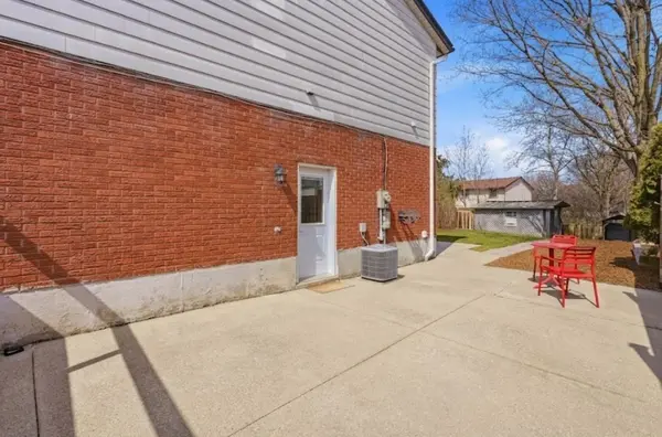 28 Chartwell CRES, Guelph, ON N1G 2T7