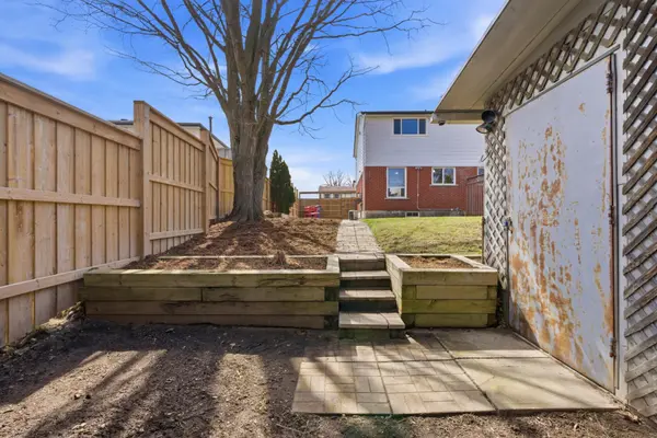 28 Chartwell CRES, Guelph, ON N1G 2T7