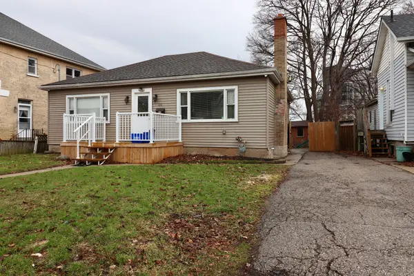 80 Roseview AVE, Cambridge, ON N1R 4A7