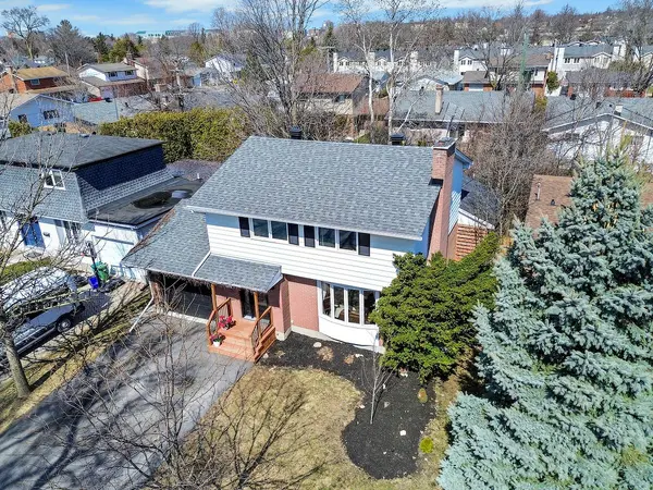 2725 Baylie AVE, Parkway Park - Queensway Terrace S And Area, ON K2H 6Y7