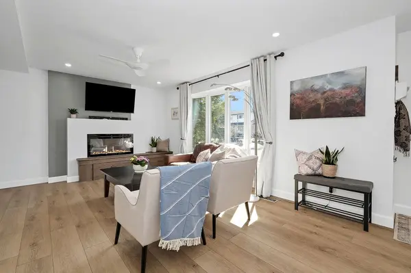 2725 Baylie AVE, Parkway Park - Queensway Terrace S And Area, ON K2H 6Y7