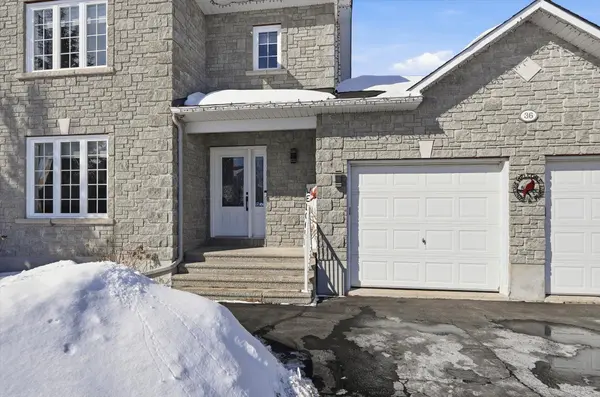 36 Frontenac BLVD, Russell, ON K0A 1W0