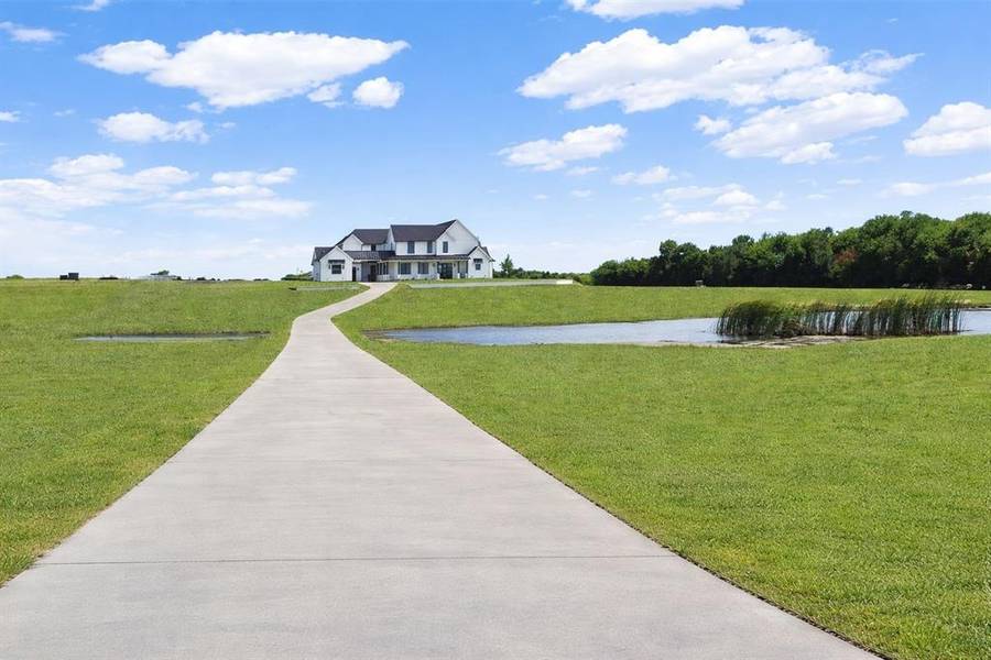 4245 County Road 1096, Celeste, TX 75423