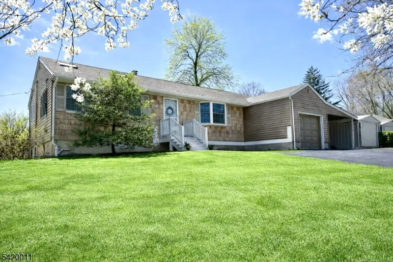 12 Crestwood Dr, Madison Boro, NJ 07940