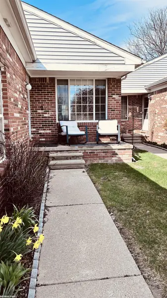 19223 Waldorf ST, Roseville, MI 48066