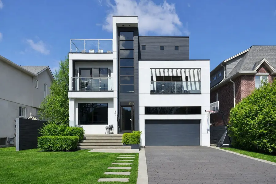 647 Montbeck CRES, Mississauga, ON L5G 1P1