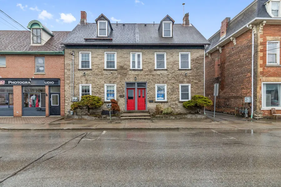 33 Perth ST, Brockville, ON K6V 5C3
