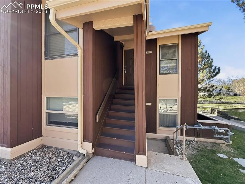 4533 N Carefree CIR #B, Colorado Springs, CO 80917