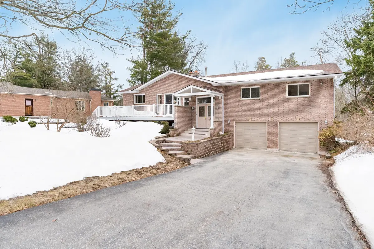 21 Pooles RD, Springwater, ON L9X 0P5