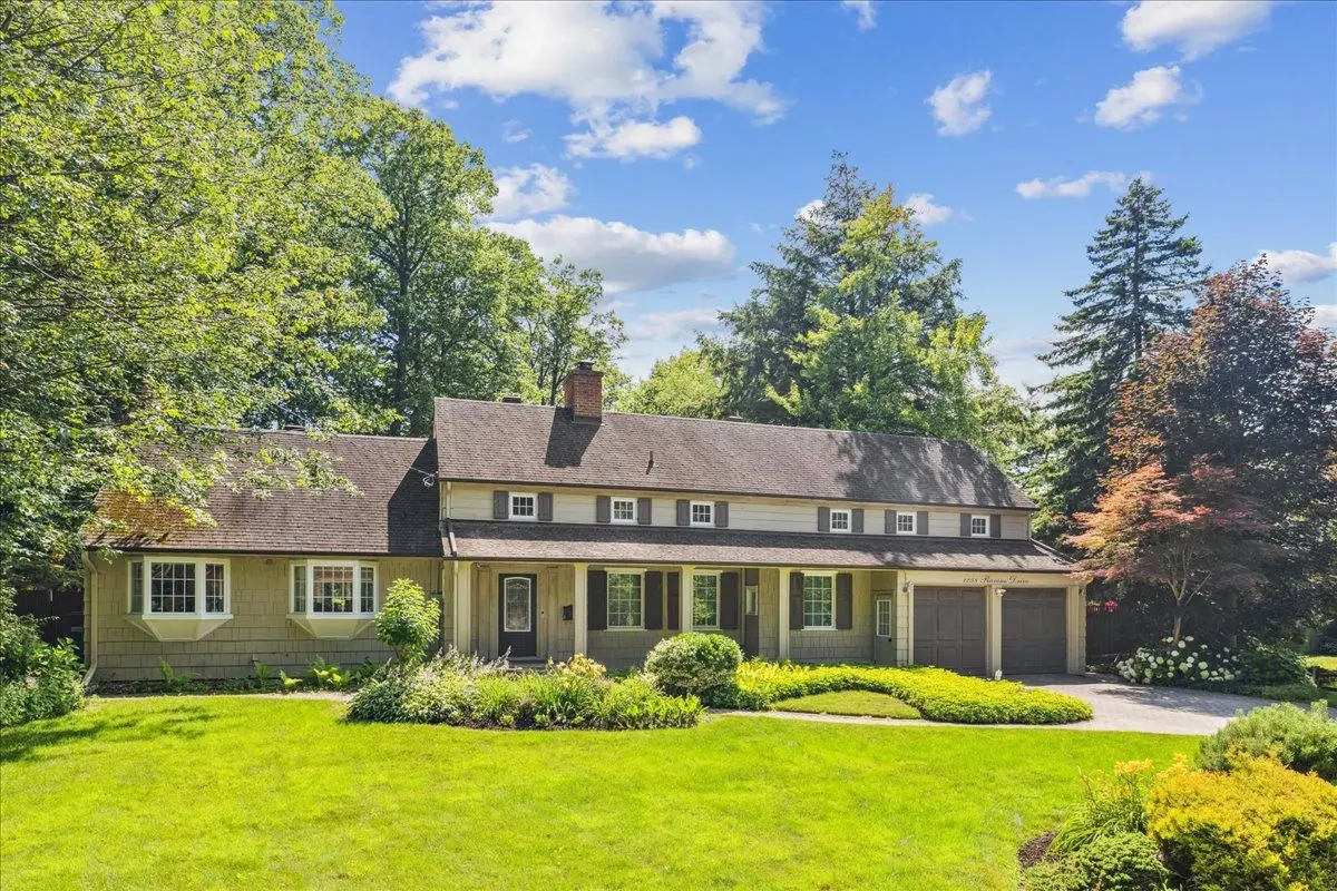 1258 Ravine DR, Mississauga, ON L5J 3E4