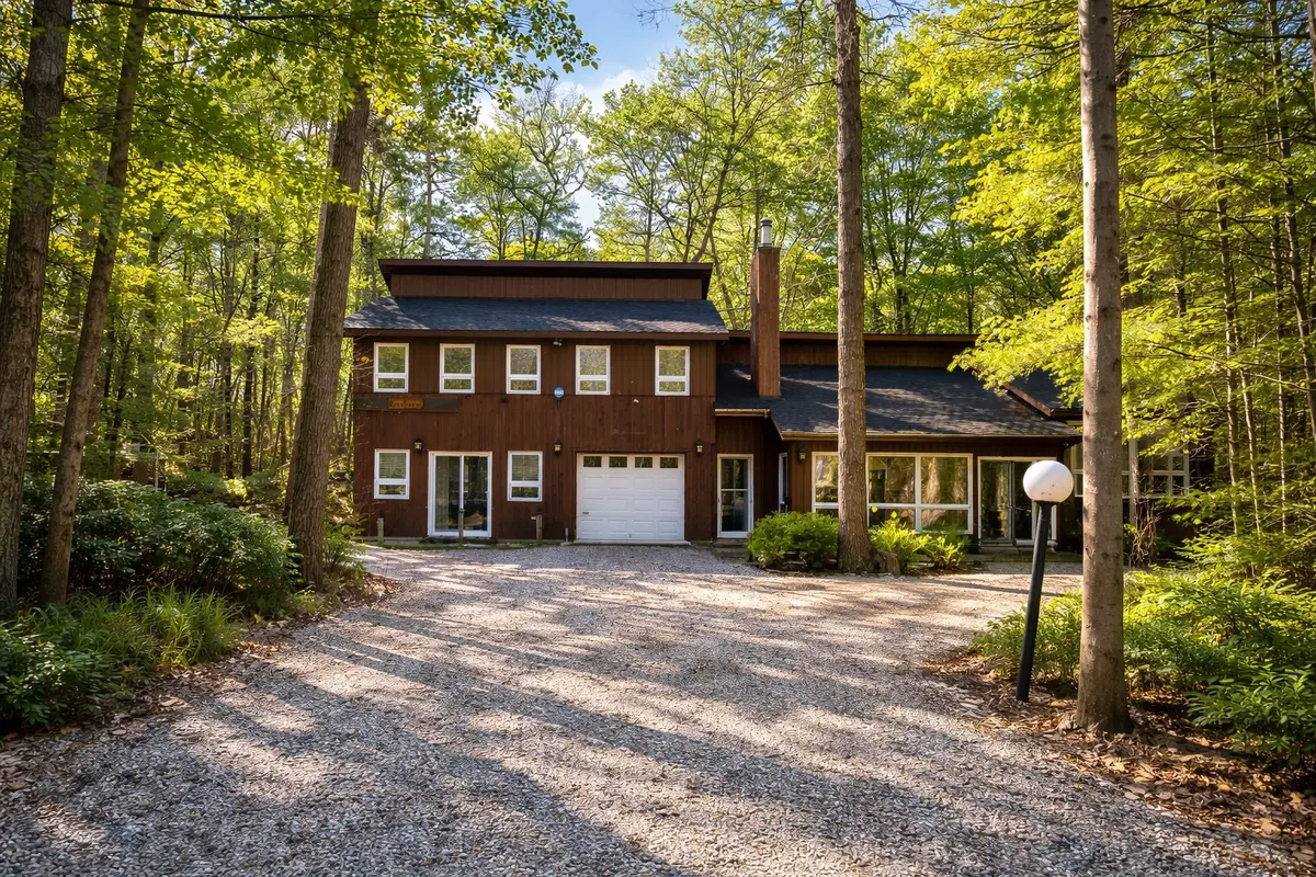 10277 Grand Oaks DR, Lambton Shores, ON N0M 1T0