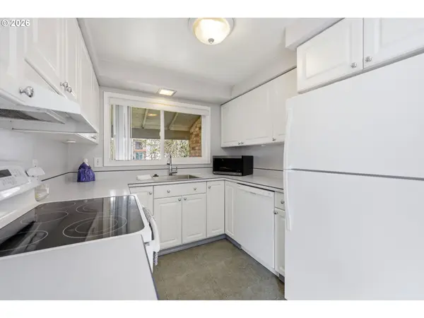 100 NE KANE DR, Gresham, OR 97030