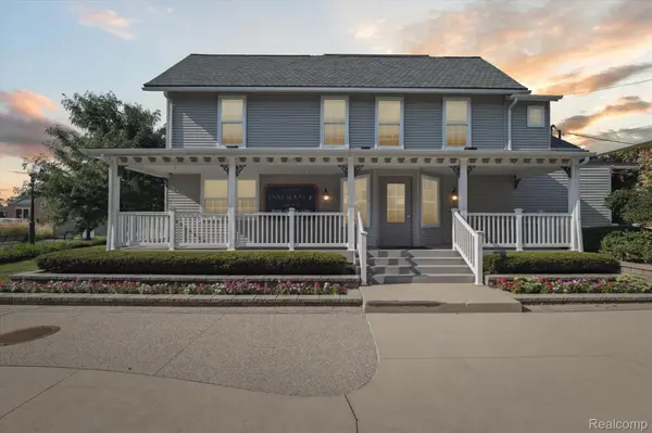 127 W University DR, Rochester, MI 48307