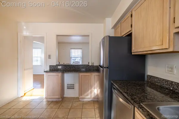 1423 Hollywood AVE, Grosse Pointe Woods, MI 48236