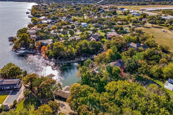 1612 Lakecrest Circle, Granbury, TX 76048