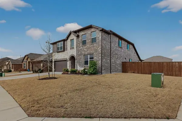 1261 Pleasant Knoll Trail, Aubrey, TX 76227