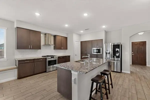 1261 Pleasant Knoll Trail, Aubrey, TX 76227