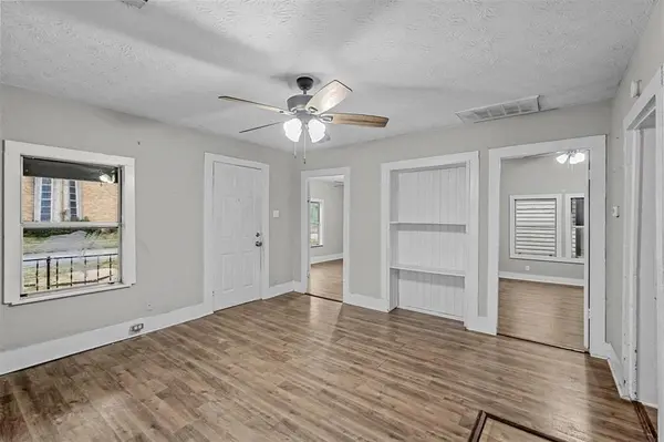 906 E Houston Street, Sherman, TX 75092