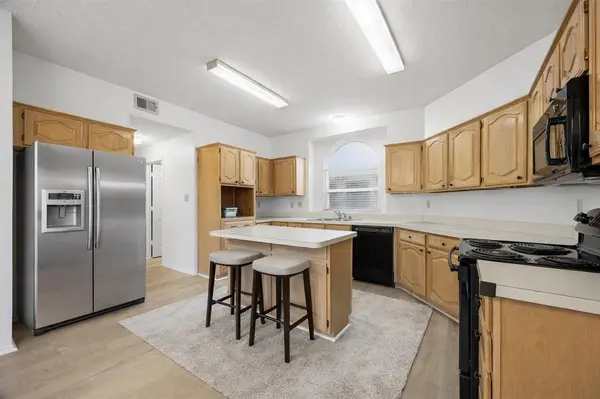 8305 Lake Bend Drive, Rowlett, TX 75088