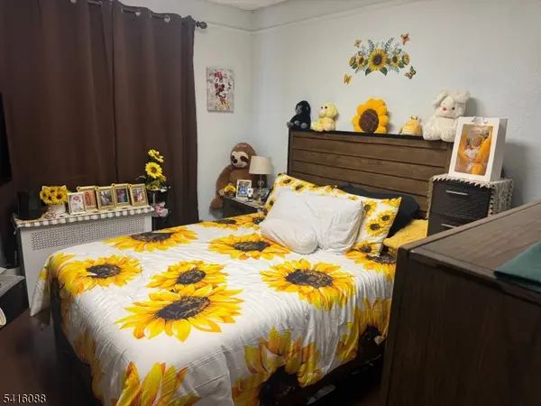 16 Roosevelt Ave, Dumont Boro, NJ 07628