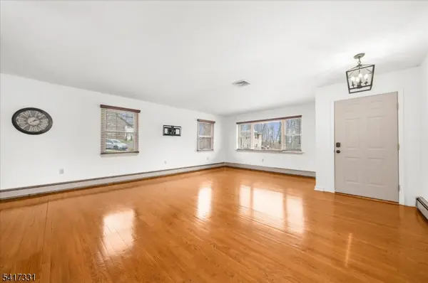 35 Marudy Dr, Clinton Town, NJ 08809