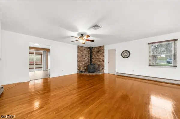 35 Marudy Dr, Clinton Town, NJ 08809