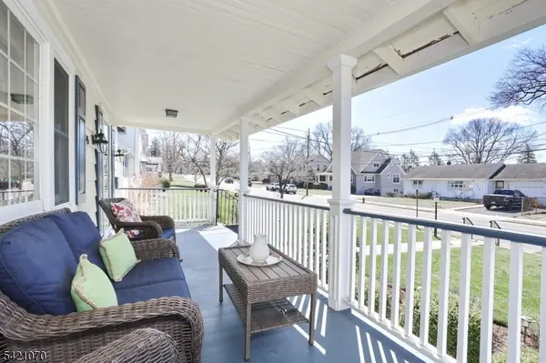 45 Highland Ave, Midland Park Boro, NJ 07432