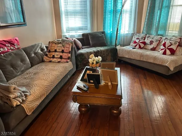 31 Quinn St, Paterson City, NJ 07501