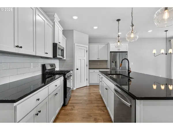 2081 SILVERSTONE DR, Forest Grove, OR 97116