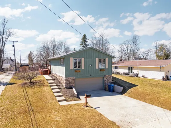 410 Oak ST, Cadillac, MI 49601