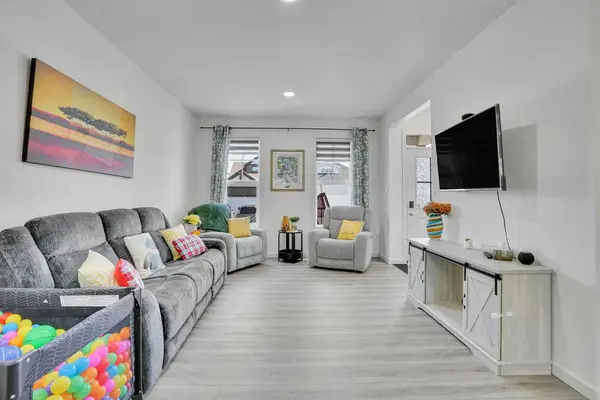 195 Savoy LNDG SE, Calgary, AB T3M 2M6