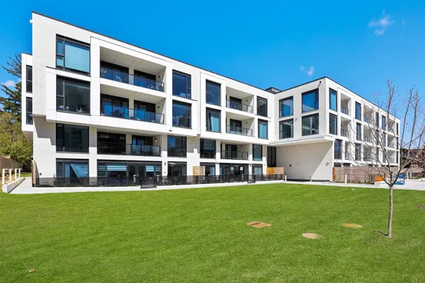 200 Keewatin AVE #304, Toronto C03, ON M4P 1Z8