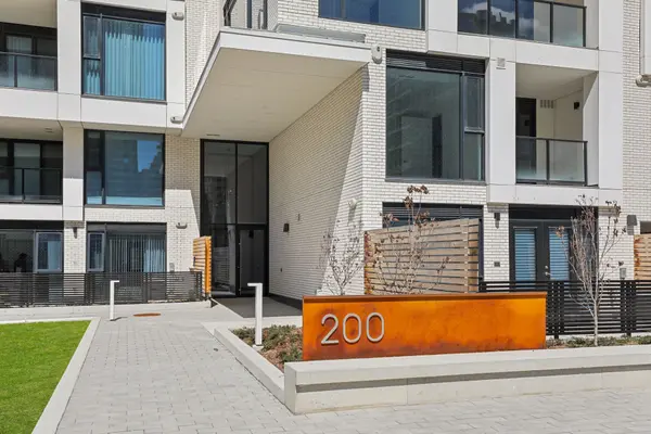 200 Keewatin AVE #304, Toronto C03, ON M4P 1Z8