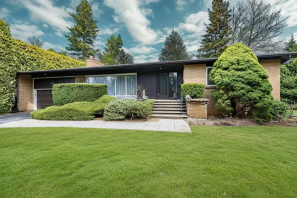 5 Bixby CT, Toronto C13, ON M3B 1H2