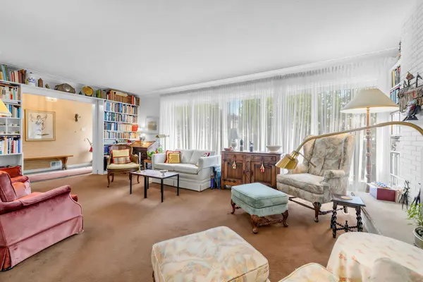 5 Bixby CT, Toronto C13, ON M3B 1H2