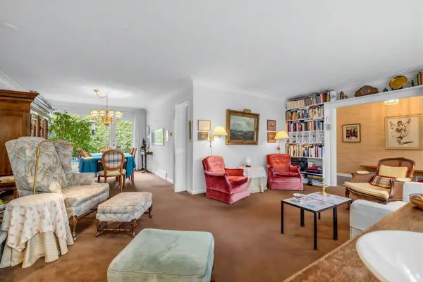 5 Bixby CT, Toronto C13, ON M3B 1H2