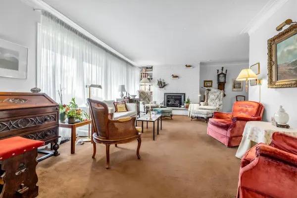 5 Bixby CT, Toronto C13, ON M3B 1H2