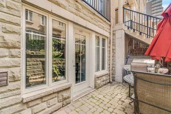 38 Western Battery RD #632, Toronto C01, ON M6K 3N9