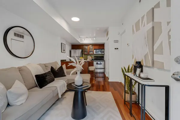 38 Western Battery RD #632, Toronto C01, ON M6K 3N9