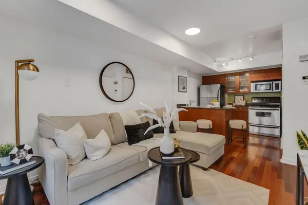 38 Western Battery RD #632, Toronto C01, ON M6K 3N9